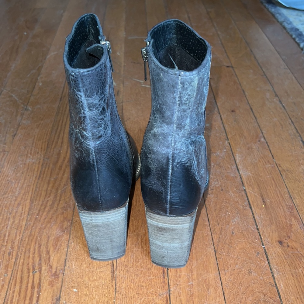 Diva True Distressed side zip bootie. Size 9.5. Lightly cushioned insole. - Picture 4 of 5